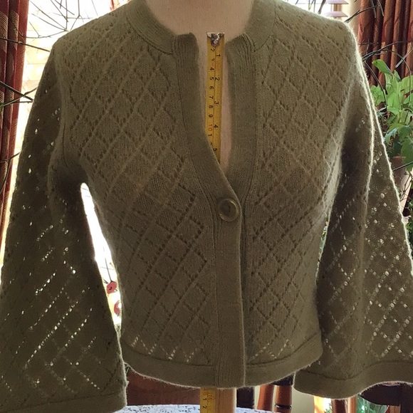 Beautiful long sleeve green cardigan. - Picture 3 of 10
